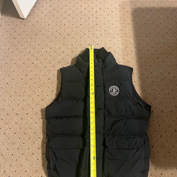 Men’s Abercrombie and Fitch black tech vest. Size medium. New without tags. - Picture 6 of 10